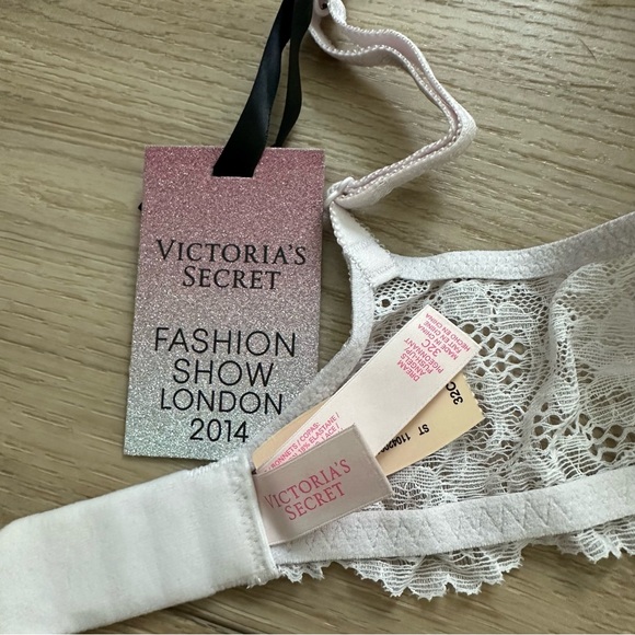 NWT Victoria Secret Fashion Show Dream Angel Rhinestone Set 32C S - Picture 4 of 8